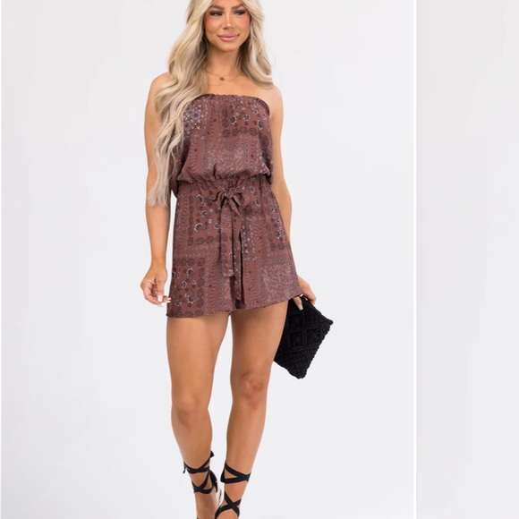 Saints and hearts paisley strapless romper  size medium - Picture 2 of 5